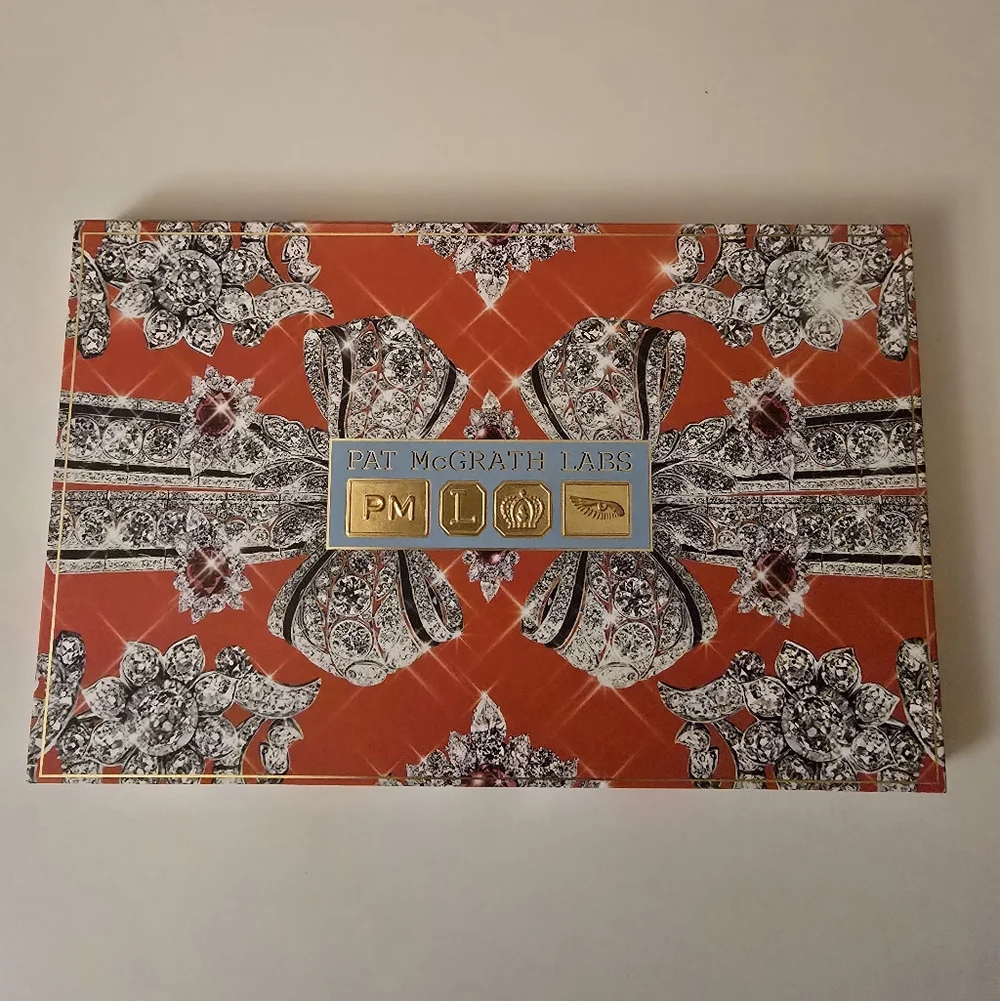 Luminous Legends Mega Eye Shadow Palette by Pat McGrath Labs